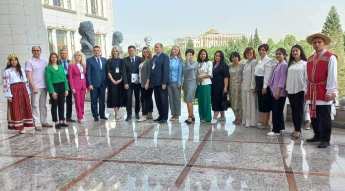 Участие студентов совместного факультета ТНУ с вузами Беларусь в Международной выставке-ярмарке «Российско-Белорусское образование. Таджикистан -2023»