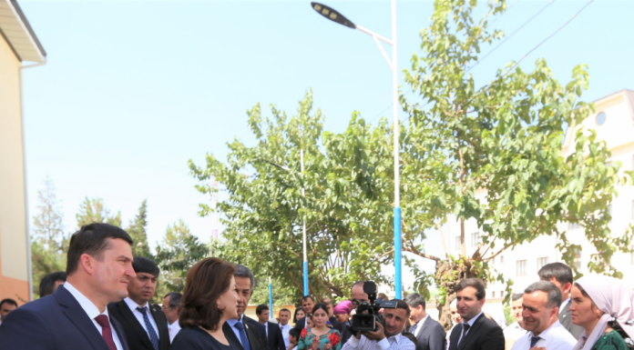 Преподаватели и работники Национального университета Таджикистана получили квартиры